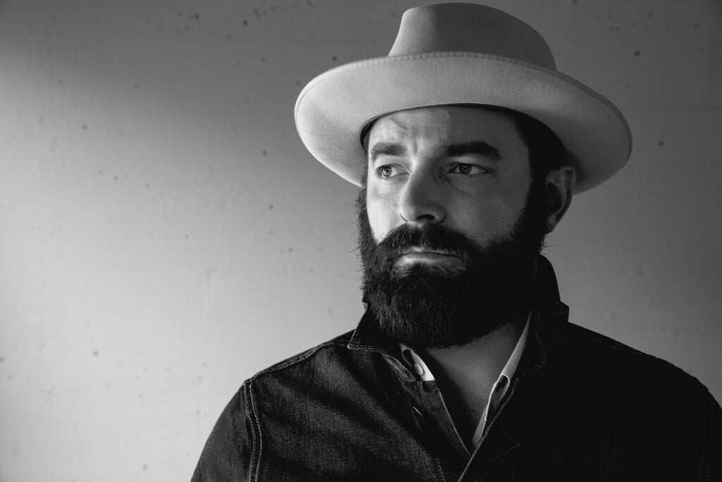 WATCH: Drew Holcomb and the Neighbors, 'American Beauty' [Musicbed Sessions]