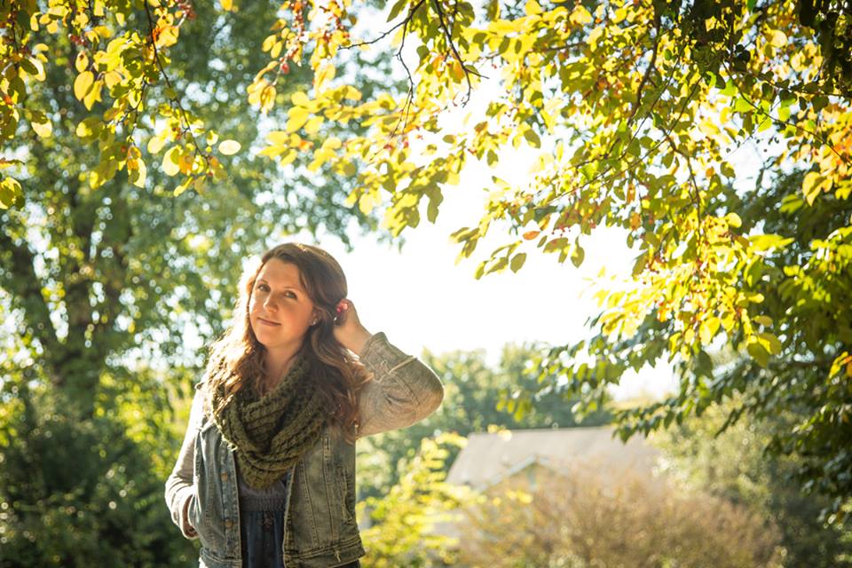 3x3: Caroline Spence on Kristen Wiig, Grapefruit LaCroix, and Her Obsession with Ryan Adams