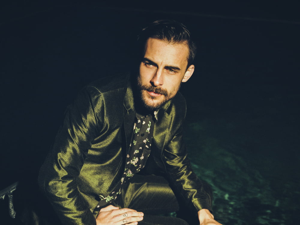 A Minute in Houston with Robert Ellis
