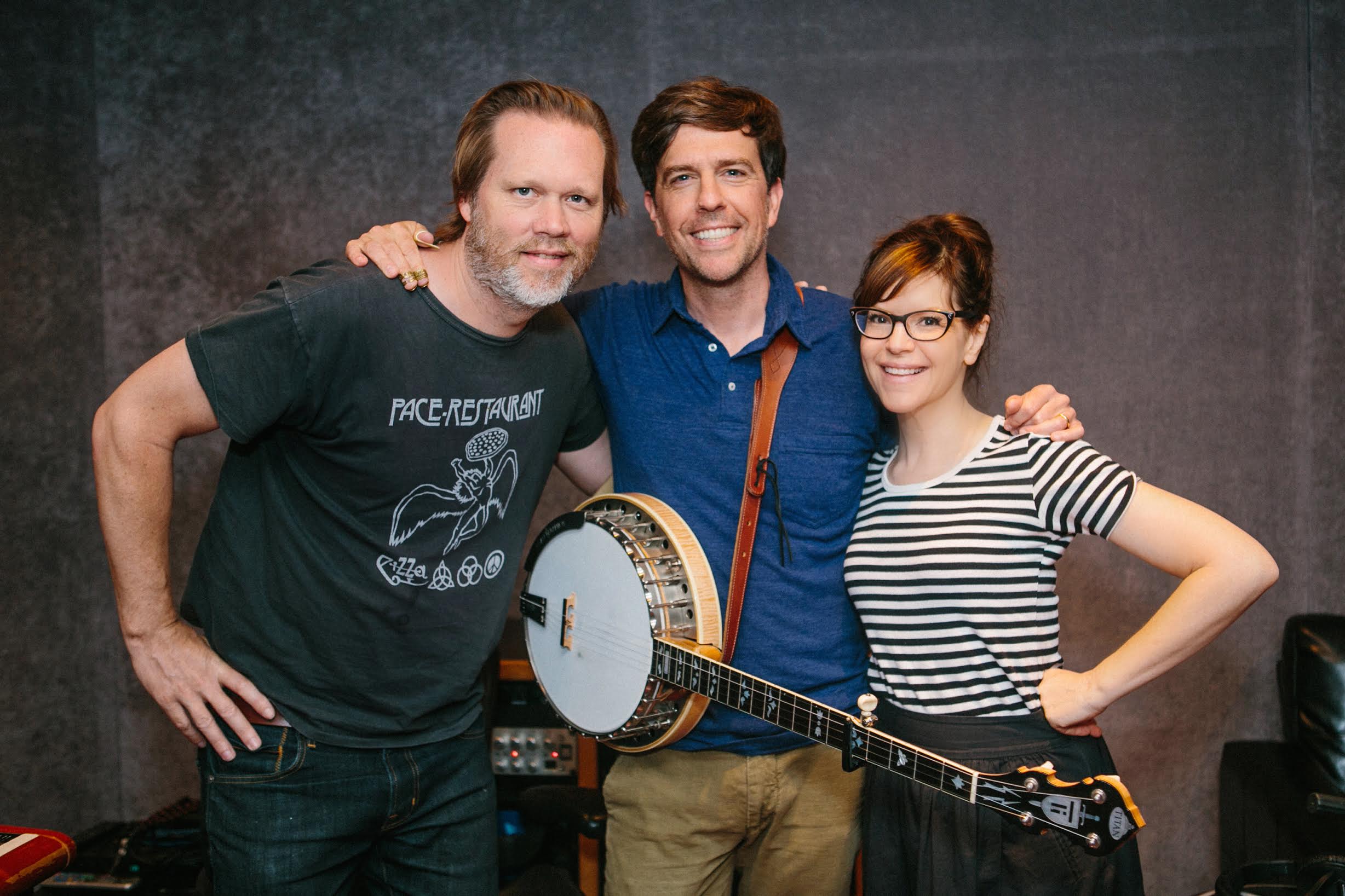 LISTEN: Lisa Loeb featuring Ed Helms, 'Wanna Do Day'