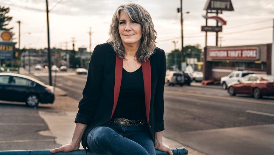 After Struggling to Sing, Kathy Mattea Soars on ‘Pretty Bird’