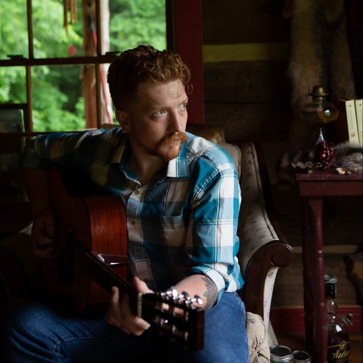 In This Outdoor Acoustic Session, Tyler Childers Takes 
