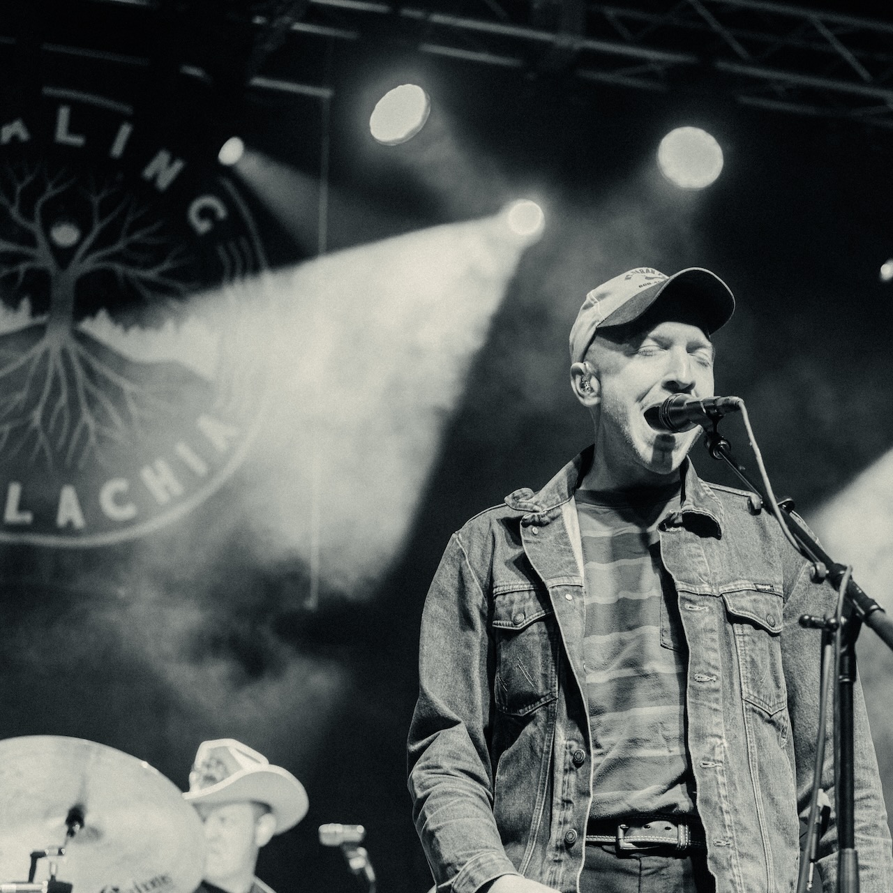 Dan Tyminski Tips His Hat to Tony Rice on New Tribute EP