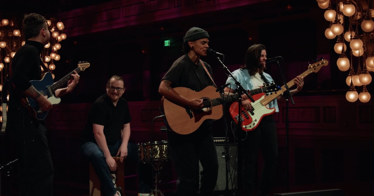 WATCH: Autumn Nicholas Performs “Baggage” for From One to Tenn