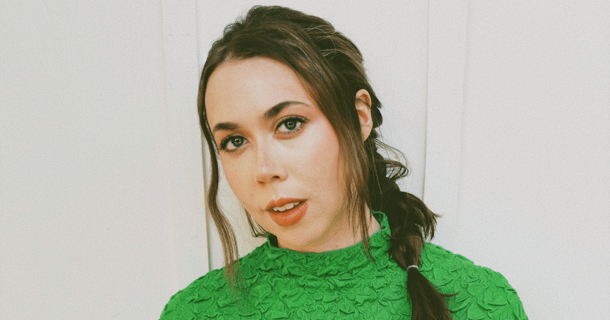 Explore the Essential Songs of Sarah Jarosz's Discography