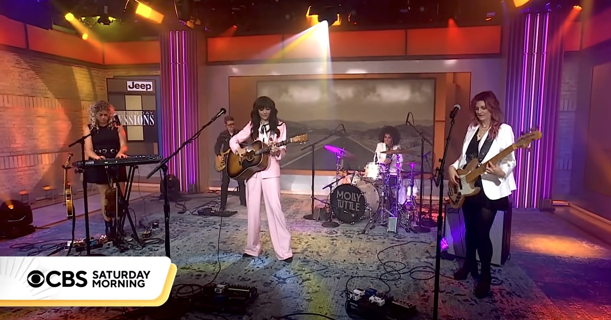 Molly Tuttle on CBS Saturday Morning: “I’m Not Abandoning the Bluegrass Fans”