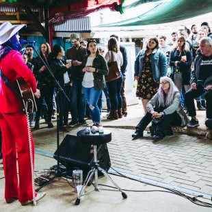 Jaime Wyatt and an attentive crowd.