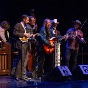 Jim Lauderdale, Chatham County Line, and the Brother Brothers collab during the Late Night Jam