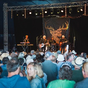 The legendary Kris Kristofferson with a rapt audience.