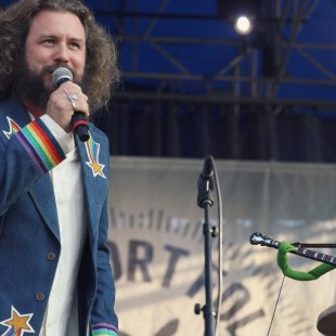 Jim James and Kermit the Frog duet on "The Rainbow Connection" -- 40 years since its release.