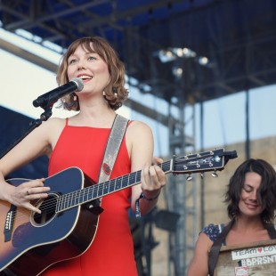 Molly Tuttle and Bonnie Paine