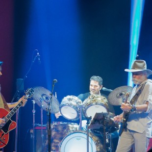 Frankie Ballard (left) joins Bob and The Wolf Brothers Frankie Ballard (left) joins Bob and The Wolf Brothers