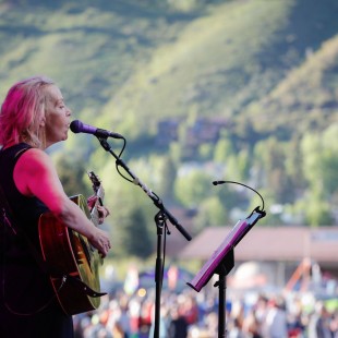 Mary Chapin Carpenter.