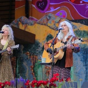 Watchhouse was joined by Emmylou Harris.