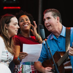 Brooke Aldridge, Rissi Palmer, and Darin Aldridge sing background vocals with Emmylou Harris. Photo by Cora Wagoner.