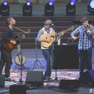 Willie Watson and band perform at the Los Angeles Folk Festival.