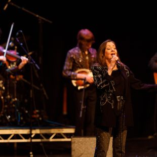 Sandy Kelly performs with Wyatt Ellis and the evening's house band.