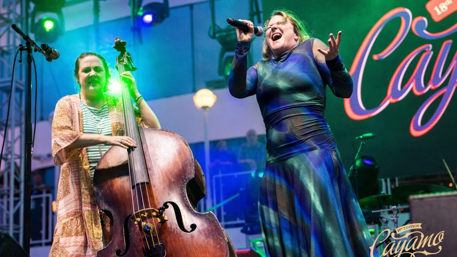 Della Mae.