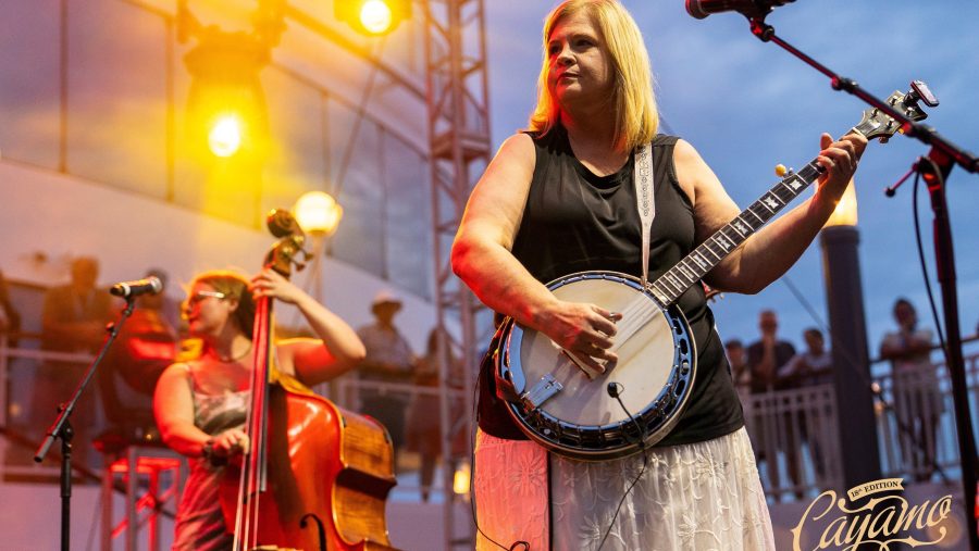 Banjoist Gena Britt of Sister Sadie.